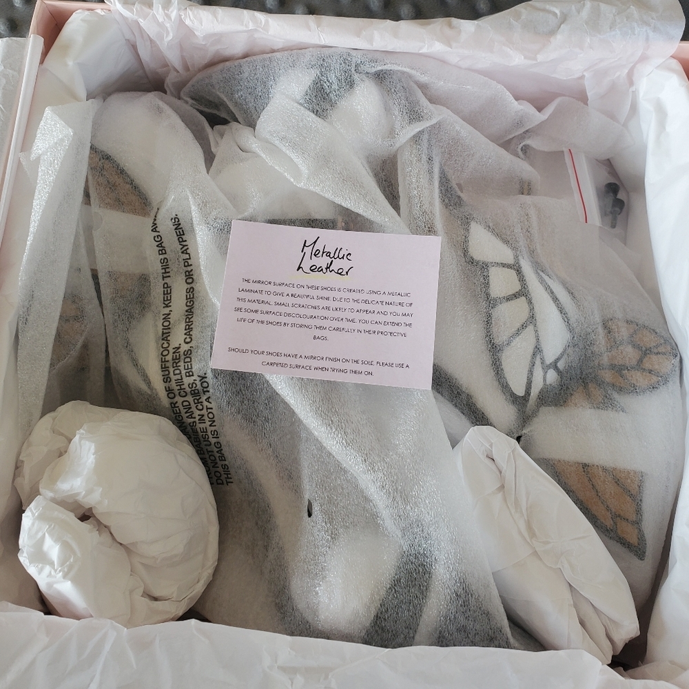 NWT RARE *SOLD OUT * Butterfly Wing CHIARASandle - Picture 7 of 9